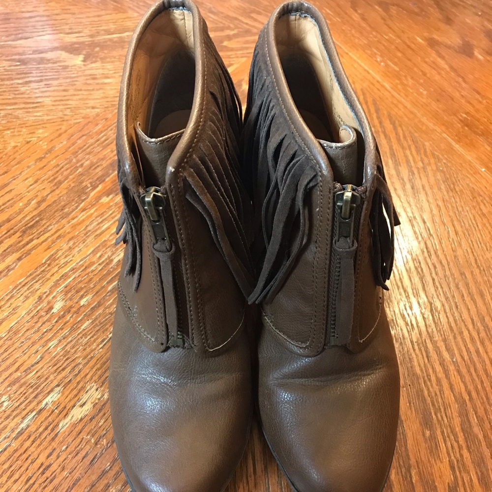 Pretty Wild & Fringy Brown Leather Boots! - Picture 15 of 16